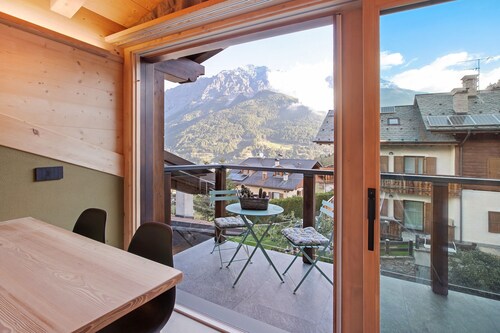 Apartment "Aria di Casa Reit" with Mountain View, Shared Garden & Wi-Fi