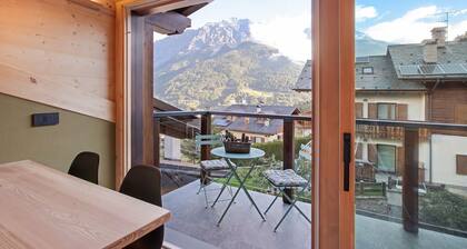 Apartment "Aria di Casa Reit" with Mountain View, Shared Garden & Wi-Fi