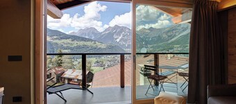 Apartamento "Aria di Casa Piazzi" con vistas a la montaña, jardín compartido y Wi-Fi
