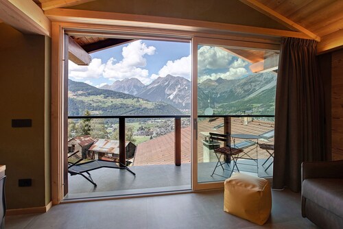 Apartment "Aria di Casa Piazzi" with Mountain View, Shared Garden & Wi-Fi