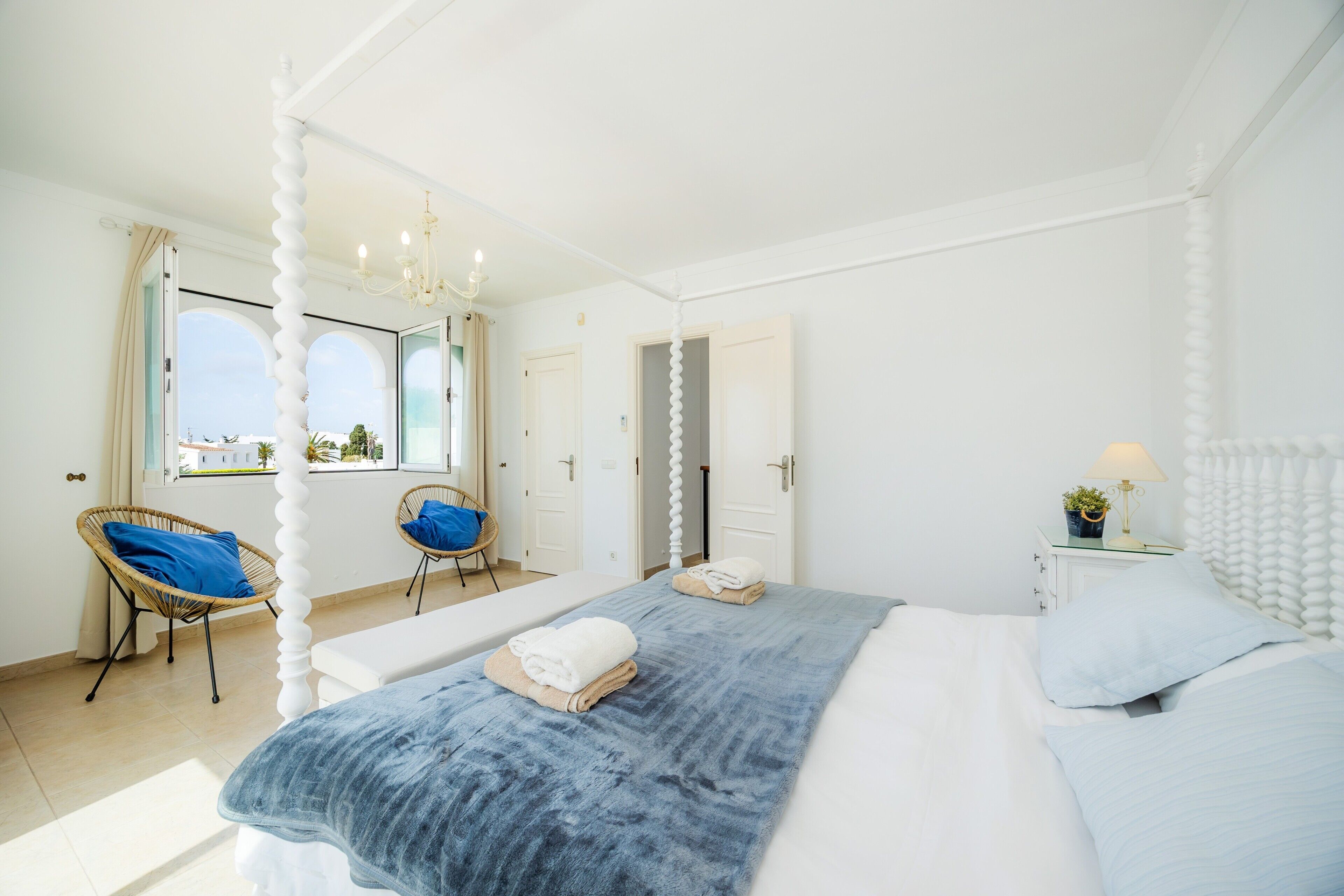 3 chambres, fer et planche à repasser, Wi-Fi gratuit, draps fournis