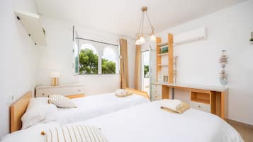 3 chambres, fer et planche à repasser, Wi-Fi gratuit, draps fournis