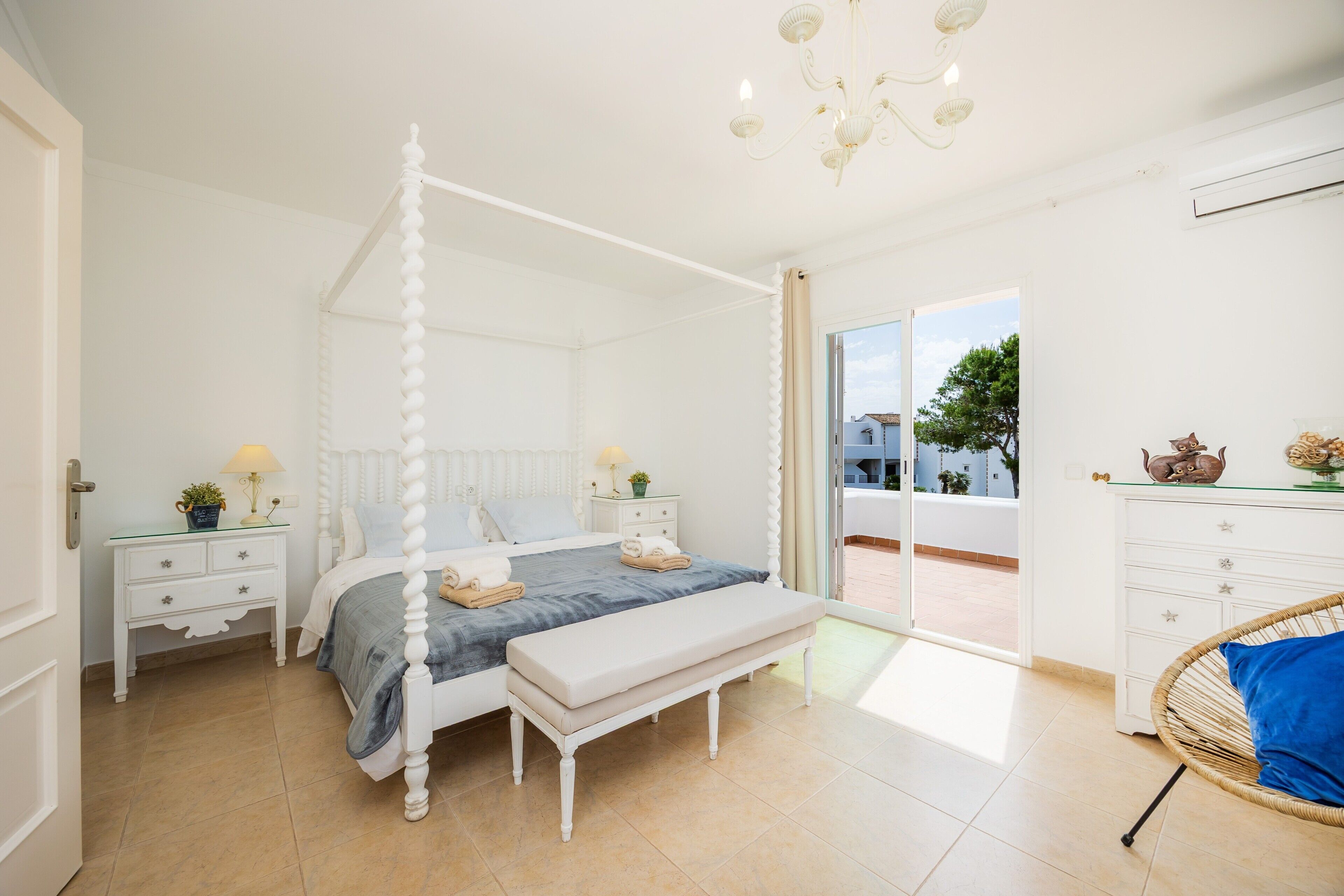 3 dormitorios, tabla de planchar con plancha, wifi gratis y ropa de cama