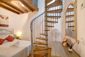 1 habitación, tabla de planchar con plancha, wifi gratis y ropa de cama 