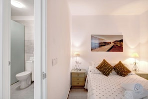 1 chambre, fer et planche à repasser, Wi-Fi gratuit, draps fournis