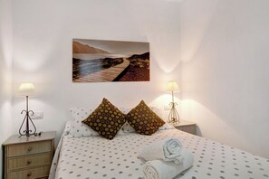 1 chambre, fer et planche à repasser, accès au Wi-Fi (inclus)