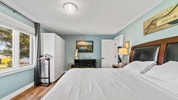 4 Schlafzimmer, Schreibtisch, Bügeleisen/Bügelbrett, Reisekinderbett