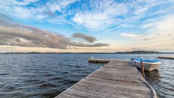 In Strandnähe, Liegestühle, Strandtücher
