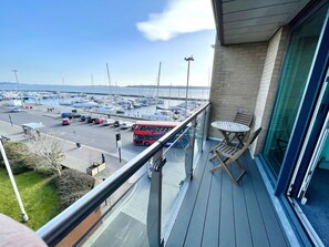 Outdoor dining - Quay & Sea View Spacious Modern Secure Parking (Poole)