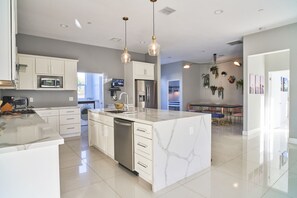 Fridge, microwave, oven, stovetop - Large Well-Appointed Custom Home w/Salt Pool & Spa (Palm Springs)