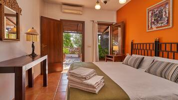 7 bedrooms, iron/ironing board, free WiFi, bed sheets