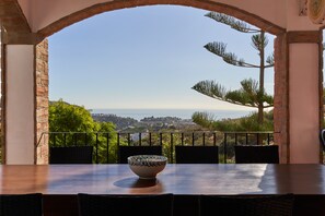 Outdoor dining - Villa "Group Villa 14 Pool wifi Air" with Mountain View, Pool & Wi-Fi (Frigiliana)