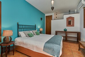 7 bedrooms, iron/ironing board, free WiFi, bed sheets