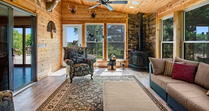 Stunning lodge with game room, balcony, central AC & washer/dryer