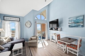 Smart TV - THAT VIEW! Top Floor Condo, walk to the beach, See the sea! Book this space now! (Gulf Shores)