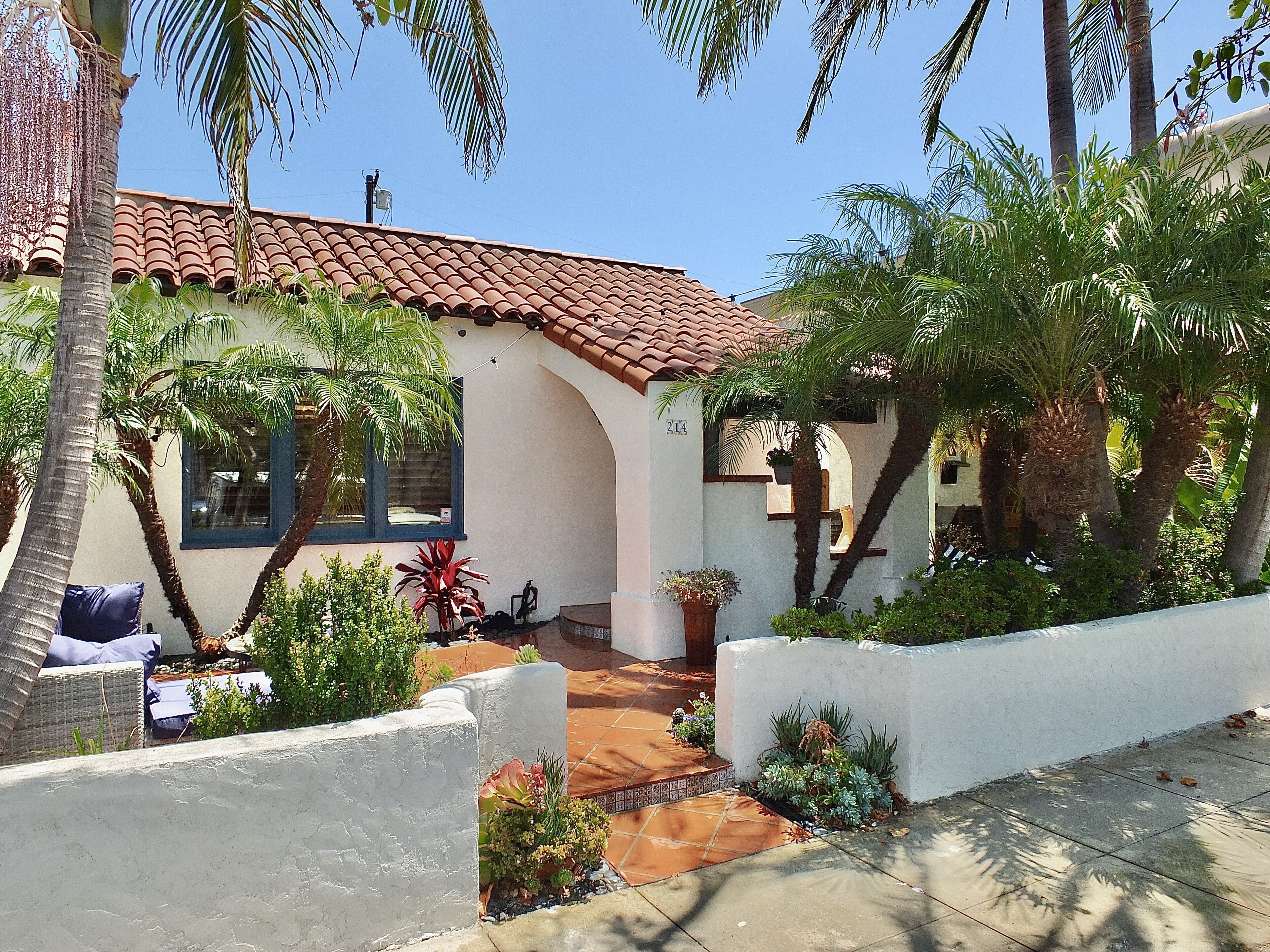 Spacious 3 bedrooms 2 bathroom beach house, 140 yards to Bayshore Beach