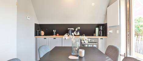 Réfrigérateur, four, plaque de cuisson, lave-vaisselle