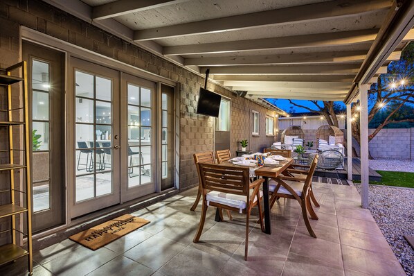 Outdoor dining - Quiet Oasis in Old Town Scottsdale (Scottsdale)