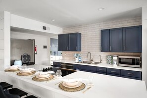 雪櫃、微波爐、焗爐、爐具