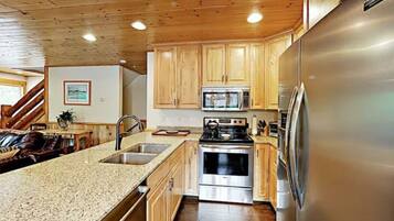 Geladeira, micro-ondas, fogão, cooktop