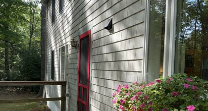 Cozy cottage in woodland setting near to hiking biking and lakes