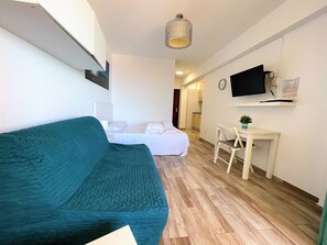 Fer et planche à repasser, Wi-Fi gratuit, draps fournis