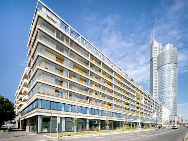 Exterior - Hip Brigittenau 2BR w/ Roof & Pvt Loggia, nr Handeskai, by Blueground (Vienna)