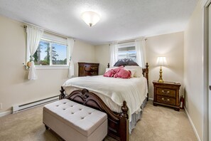 2 bedrooms, iron/ironing board, Internet, bed sheets