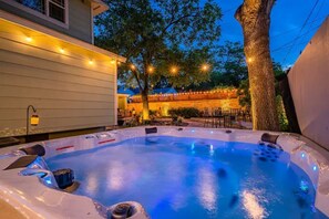 Terrace/patio - Garden Oasis Home with Hot Tub, Game Room, Full Kitchen (Kerrville)