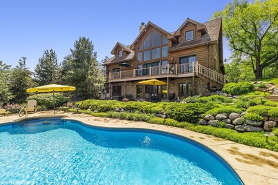 amazing cabin with private lake accesses