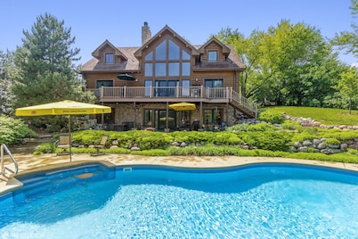 amazing cabin with private lake accesses