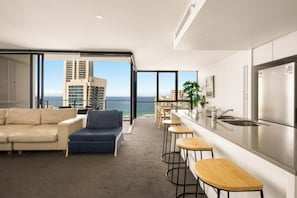 Private kitchen - Circle on Cavill - Coastal Letting (Surfers Paradise)