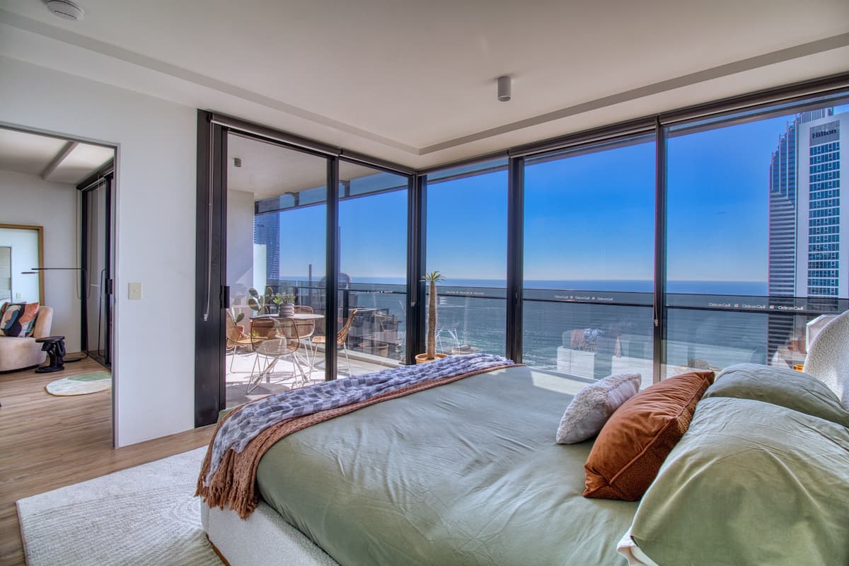 2 bedrooms, individually decorated, individually furnished