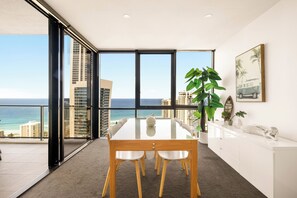 Superior Apartment | Dining room