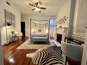 Room - 3 bedrooms in the middle of the FAN - close to everything and walking distance!  (Richmond)