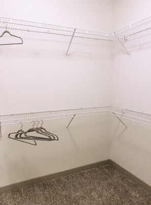 Interior - Lovely modern, yet spacious 1bd 1bath (Frisco)