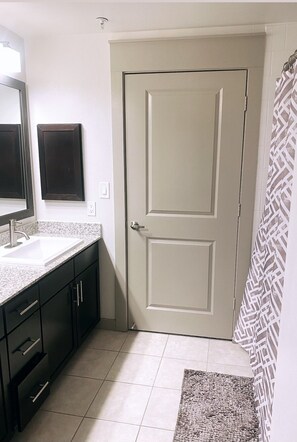 Unclassified image, 5 of 8, button - Lovely modern, yet spacious 1bd 1bath (Frisco)