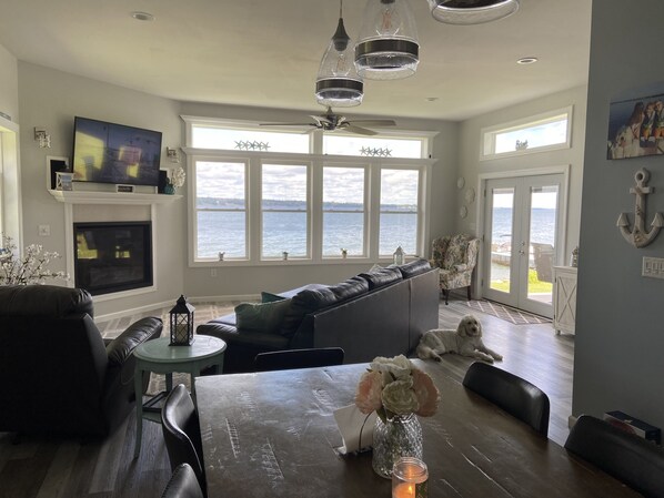 Smart-tv en een open haard