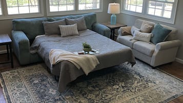 4 bedrooms, iron/ironing board, travel crib, free WiFi