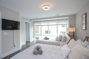 8 bedrooms, desk, iron/ironing board, travel cot