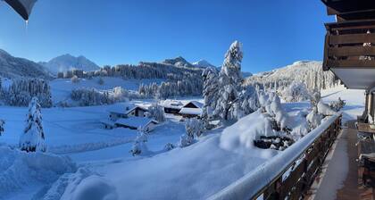 Holiday Apartment Gruppenferienwohnung am Auweg with Mountain View, Garden & Wi-Fi