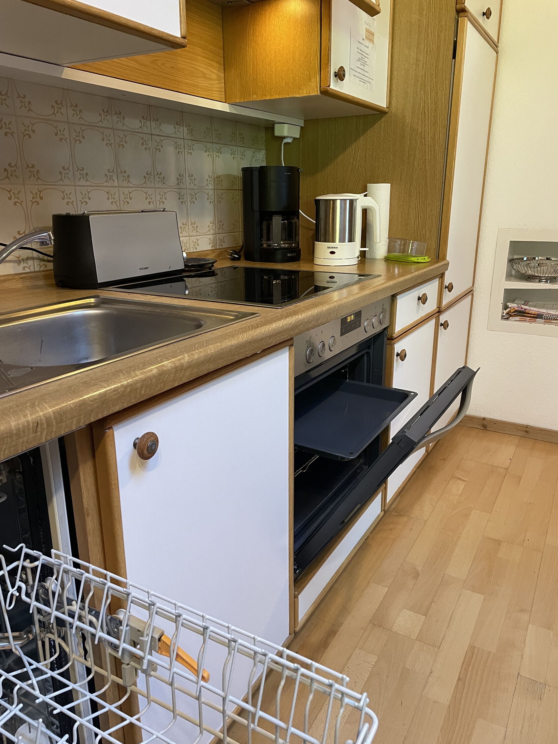 Køleskab, ovn, kogeplade, opvaskemaskine