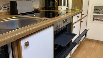 Kühlschrank, Ofen, Herdplatte, Geschirrspüler