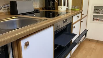 Réfrigérateur, four, plaque de cuisson, lave-vaisselle