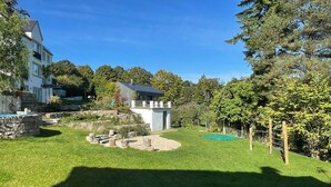A residential property with a swimming pool, stone steps, and a fenced yard. - Holiday Home "Hofberg Villa" with Terrace, Open Garden and High-speed Wi-Fi (Landshut)