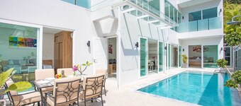 Elegant Designer 4BR Pool Villa Skylight