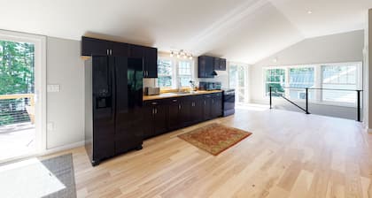 Newly-built waterfront home with fast WiFi, furnished deck, & washer/dryer