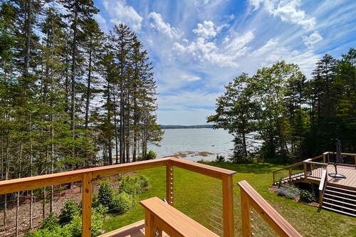 Newly-built waterfront home with fast WiFi, furnished deck, & washer/dryer
