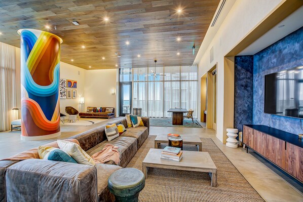 TV, fireplace, table tennis, books