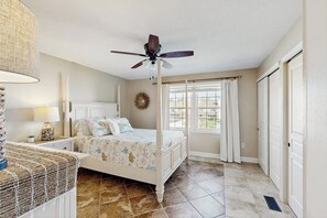 2 bedrooms, iron/ironing board, internet, bed sheets